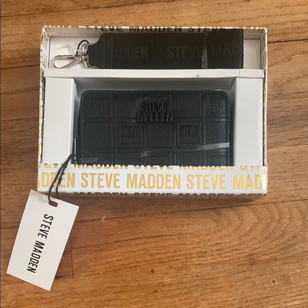 Steve Madden Black Card Holder with Keychain
